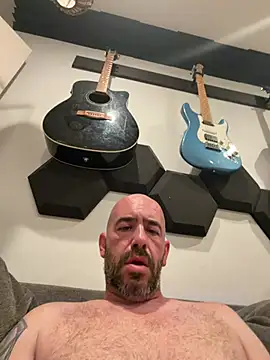 Italianstallion2756 live sex cam