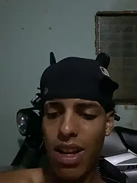 Aleexxx_2005 webcam