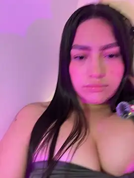 its_valentina live cam on StripChat