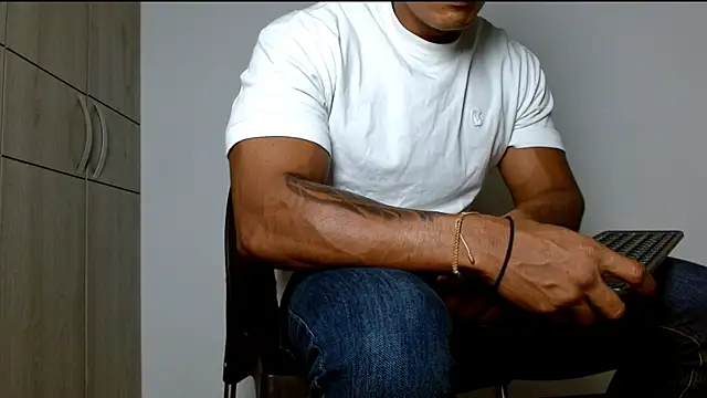 Muscle_Brown10 webcam