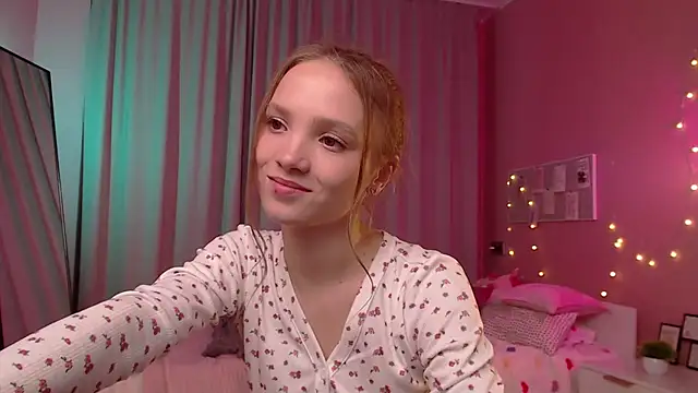 Adria_Arjona webcam