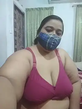 momo_loves webcam