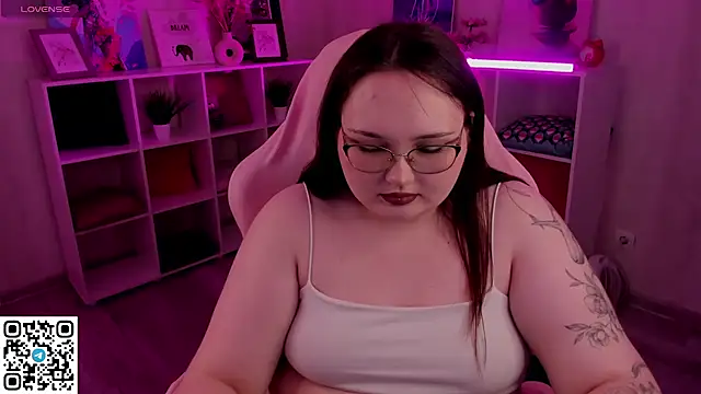 Niki_Glow webcam