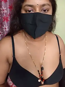 LouleyRani_ webcam