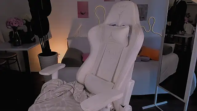 LittlePeach007 webcam