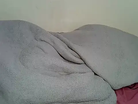 Petitepoppyy webcam