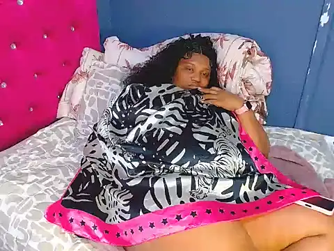 JUICYLIPS333 webcam