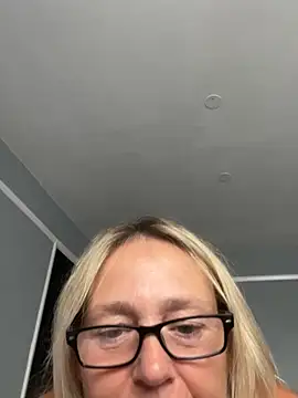 Blondnboujee53 webcam