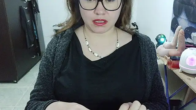 curly_greeneyed webcam