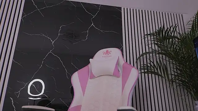 Ava-Diamond webcam