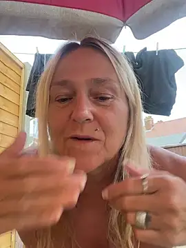 Blondnboujee53