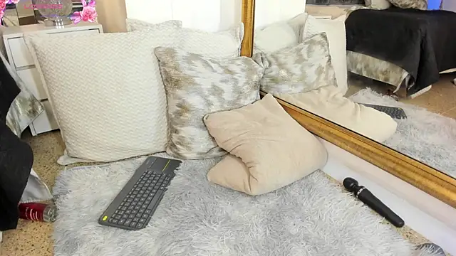 NaylaGrey webcam