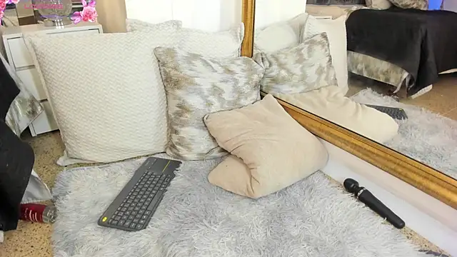 NaylaGrey webcam
