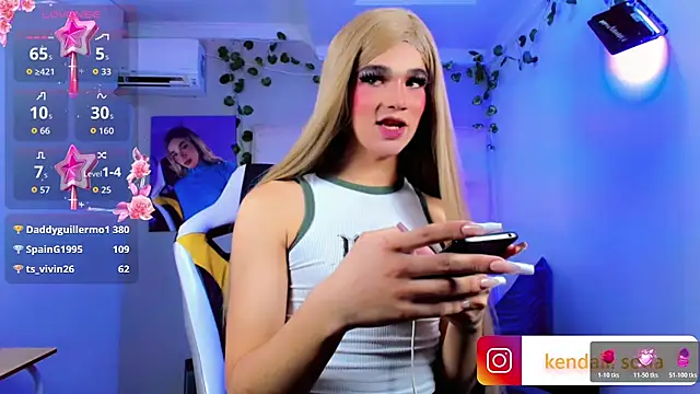 Sophiaa_doll_ webcam