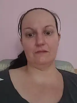 BustyLadyAlma webcam