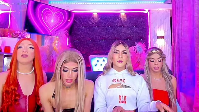 Queens_Wonders_Blonders webcam