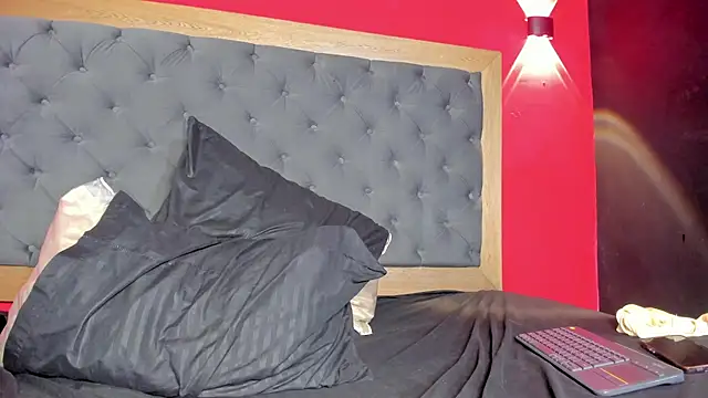 YayaHilton webcam