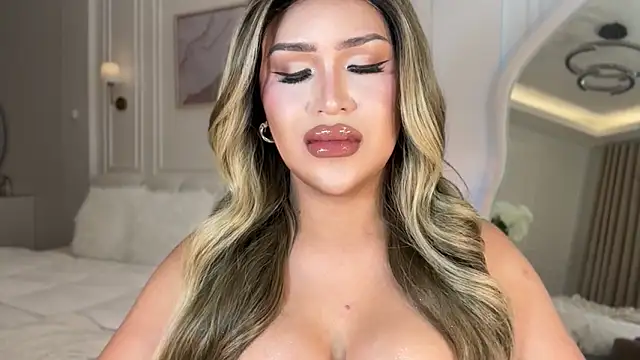 Your_Majesty_Tyra webcam