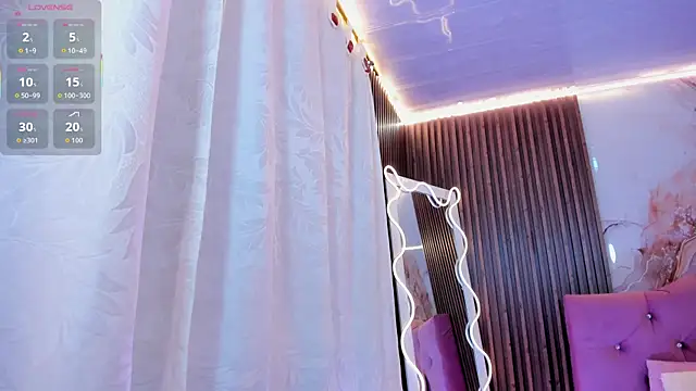 Kiara_tay live cam on StripChat