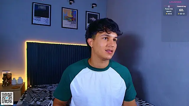 Leo_Savage_ webcam
