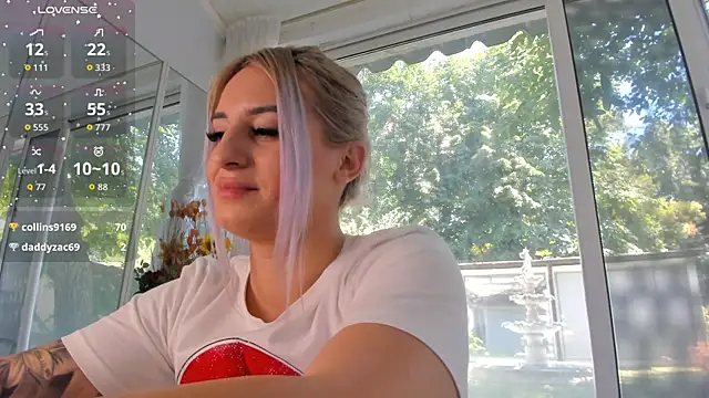 Ella_Vee webcam