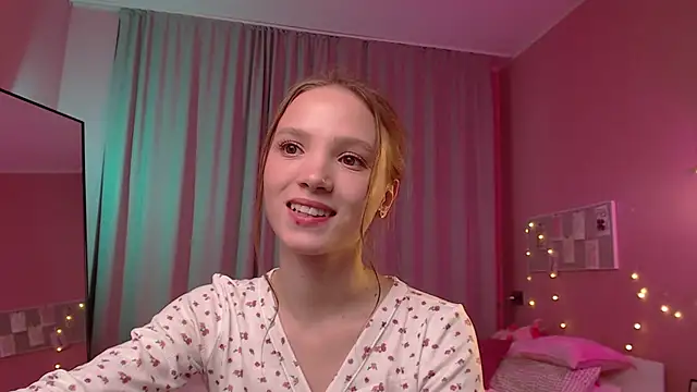 Adria_Arjona webcam