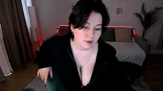 MiaLacrice webcam