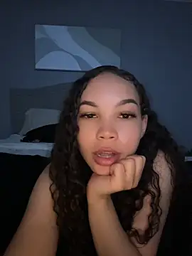 nikkiloveee webcam