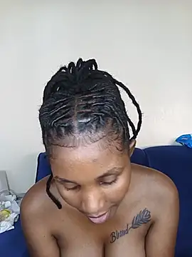 Suckmysweetboobs webcam