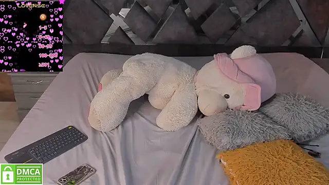 Maia_Smith19 webcam