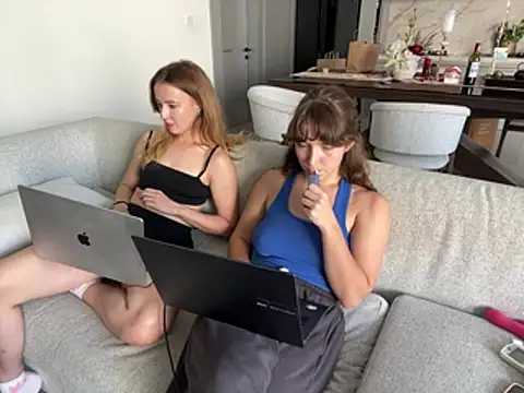 Nura_n_Sarah webcam
