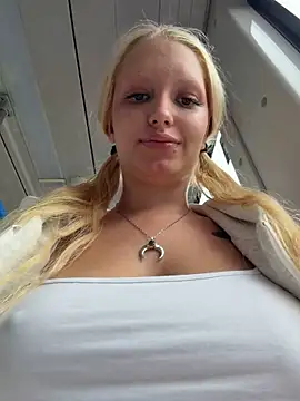 Elfi_InPublic webcam