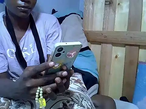 Lovelytriz_254 webcam
