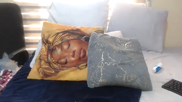 Foxybrownxx1 webcam