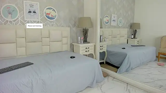 naia_cox webcam