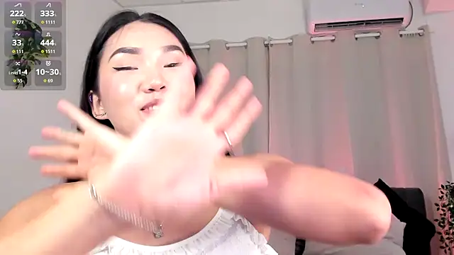 Divine_Madeleine webcam