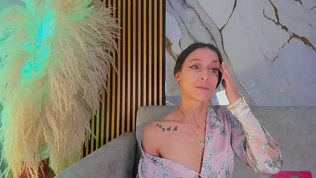 TinaJaneo_01 webcam