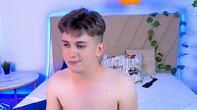 Miless_Cooper webcam