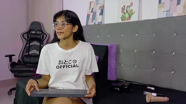 Nira_Lux webcam