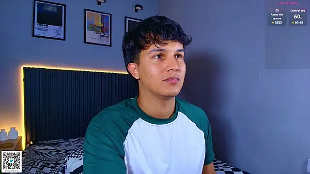 Leo_Savage_ webcam