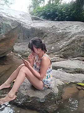linda-yiyi - Linda-yiyi's free webcam - UK Sex Cams