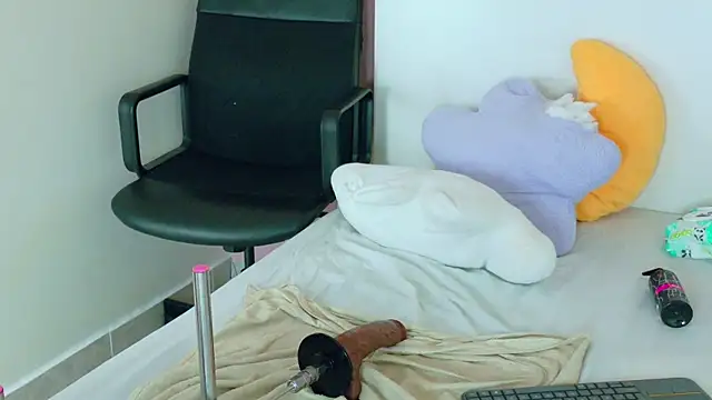 SeleneGibson__ webcam