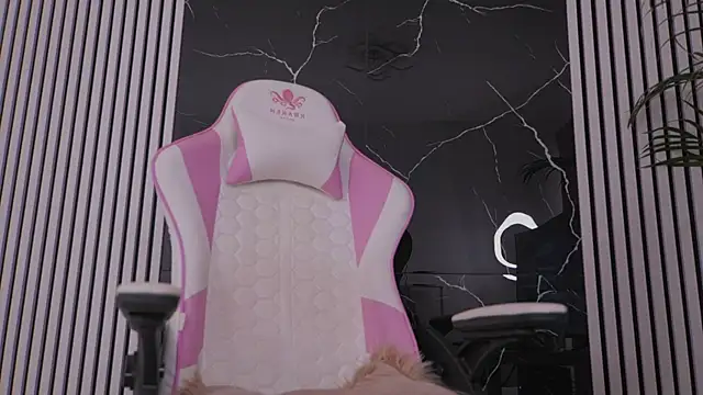 Ava-Diamond webcam