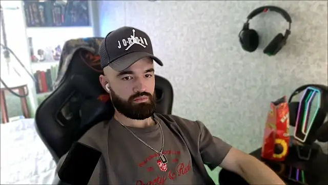 _Serious_Man webcam