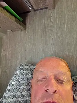 rudy-kralik live cam on StripChat
