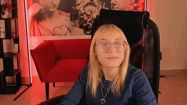 ReminaMeow live cam on StripChat