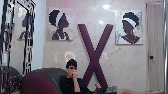 GOLDEN_BOSS live cam on StripChat