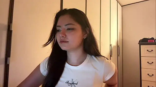 AnyaVibee webcam
