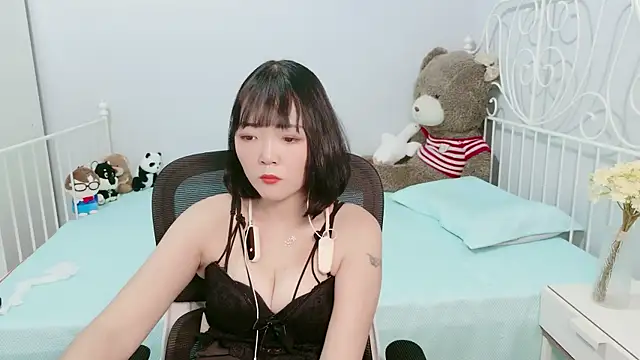 LydiaEle webcam