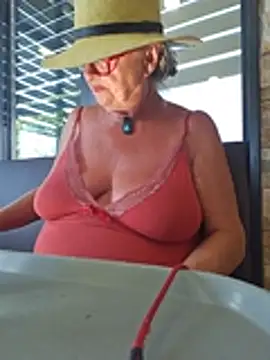 Hot-Muci live cam on StripChat